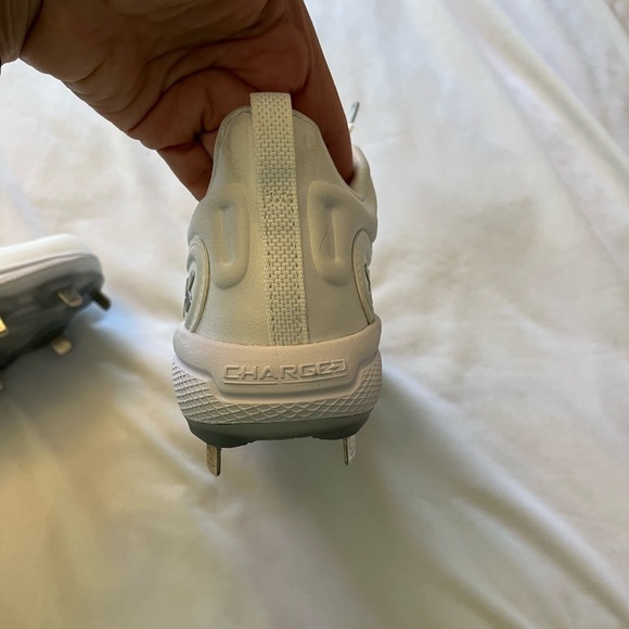 Under Armour Baseball/Softball Cleats
Women's Glyde MT Cleats White Size 6 - Picture 10 of 14